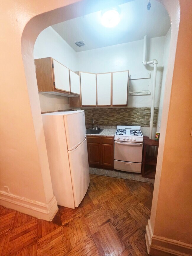 Building Photo - 105 Halsey St