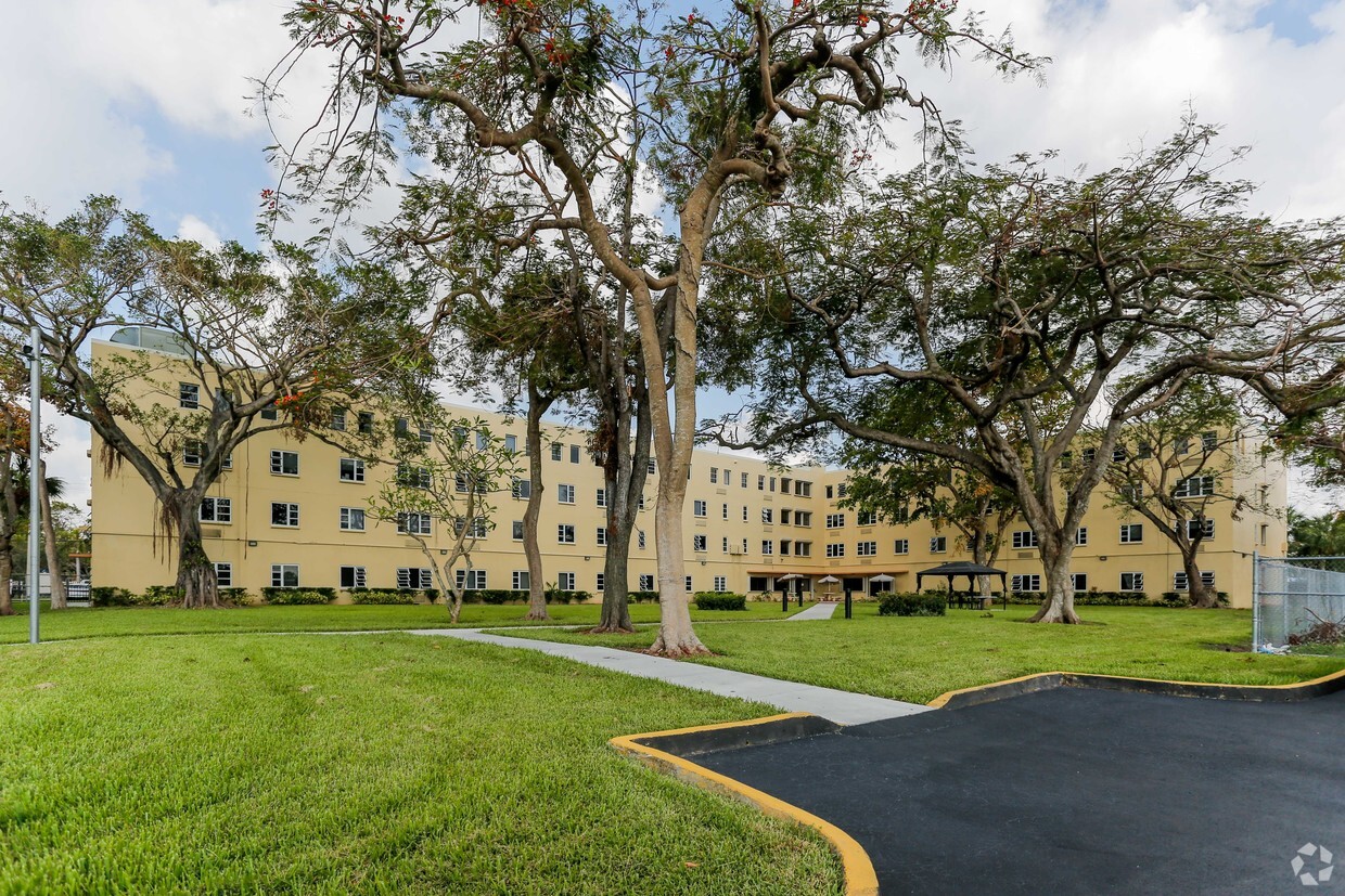 Primary Photo - St. Mary's Towers