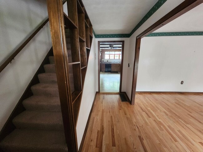 Building Photo - Elm Ln