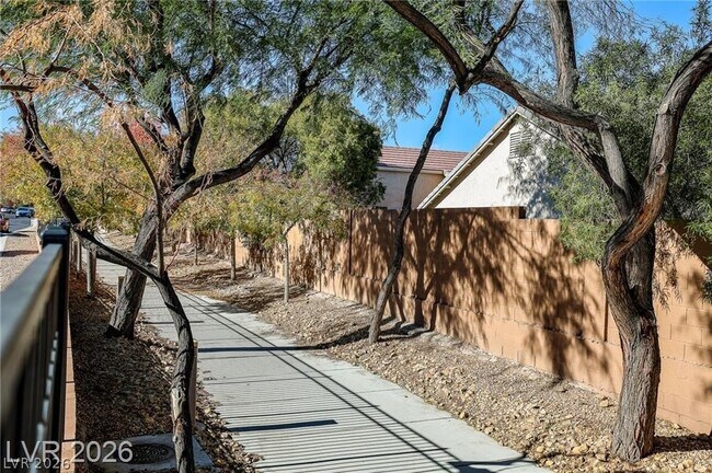 Building Photo - 6868 Sky Pointe Dr