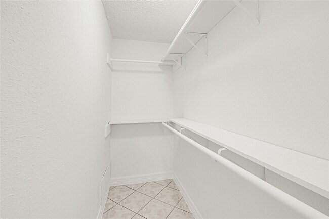 Foto del edificio - 9208 Carousel Ln