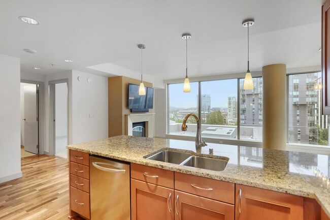 Building Photo - 10650 NE 9th Pl