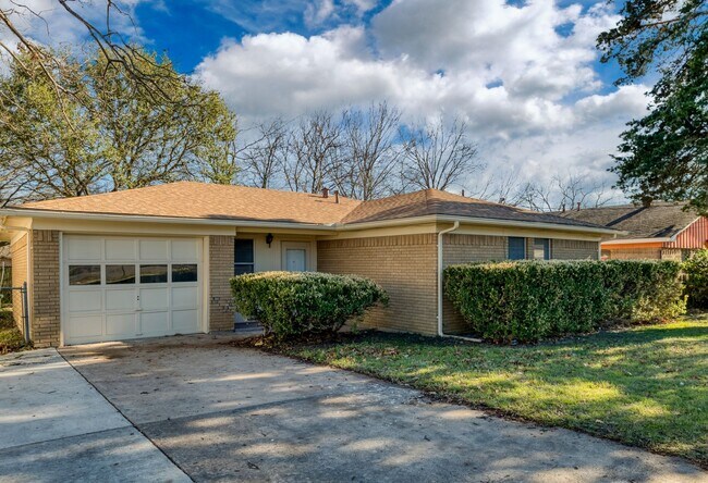 Foto del edificio - Live Comfortably in this 3 bedroom home! Available Now!