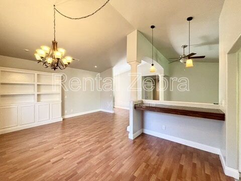 Foto del edificio - 1445 Cameron Ln