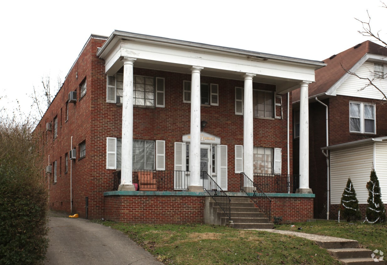 215 5th Ave, Huntington, WV 25701 Apartments in Huntington, WV