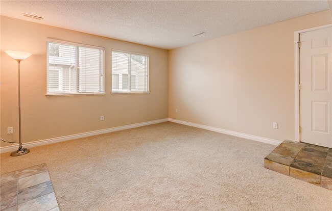 Building Photo - REMODELED, TOP FLOOR KIRKLAND 2 BED CONDO ...