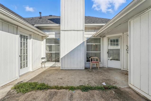 Foto del edificio - 2711 Primrose Ln