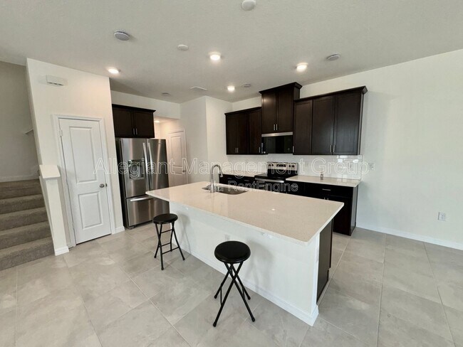 Foto del edificio - 4570 Small Creek Rd