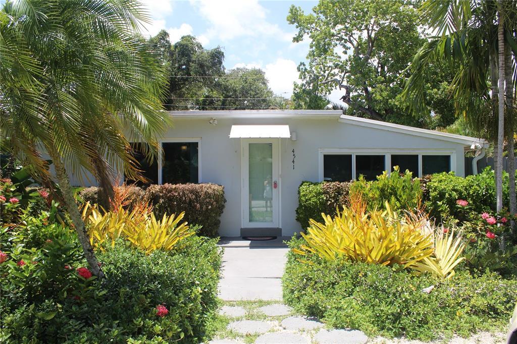 Foto principal - 4541 SW 25th Ave