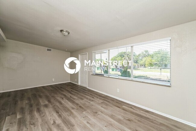 Foto del edificio - 3 Bedroom Pet-Friendly Home in Tampa, FL with Main Street Renewal