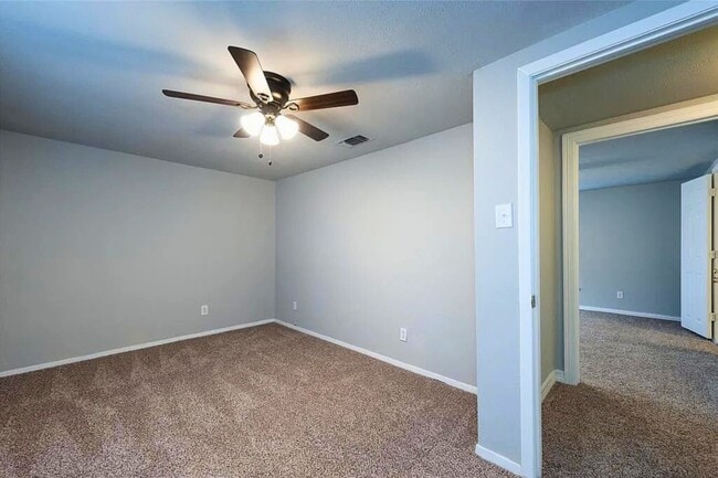 Building Photo - 502 Oak St