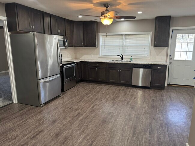 Foto del edificio - 1311 Devils Glen Rd