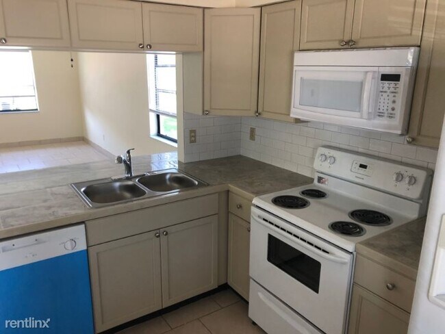 Foto del edificio - 2 br, 1 bath Apartment - 7800 Belcher Road