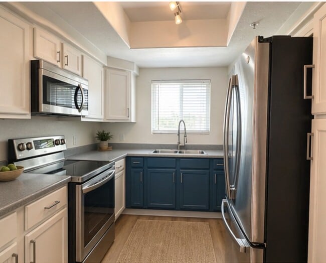 Kitchen - 750 E Northern Ave