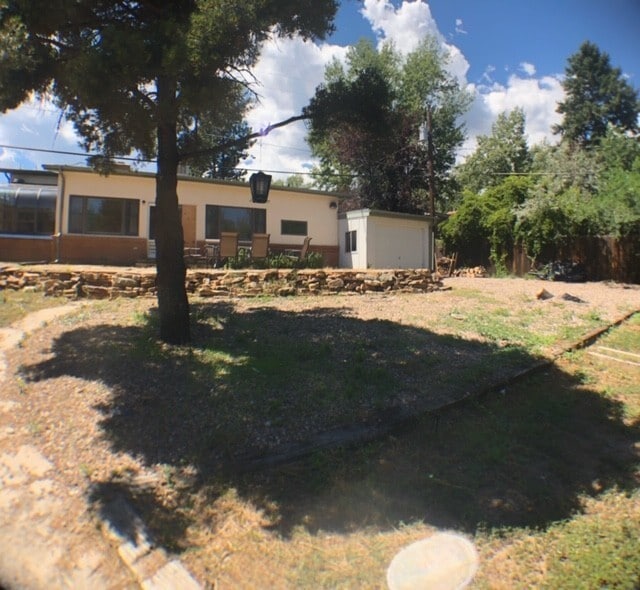 Building Photo - Unique 3 Bedroom 3 Full Bath Home with tha...