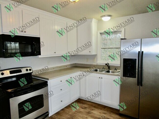 Building Photo - 8279 E Cherokee Dr