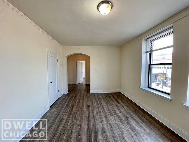 Foto del edificio - 2779 N Milwaukee Ave
