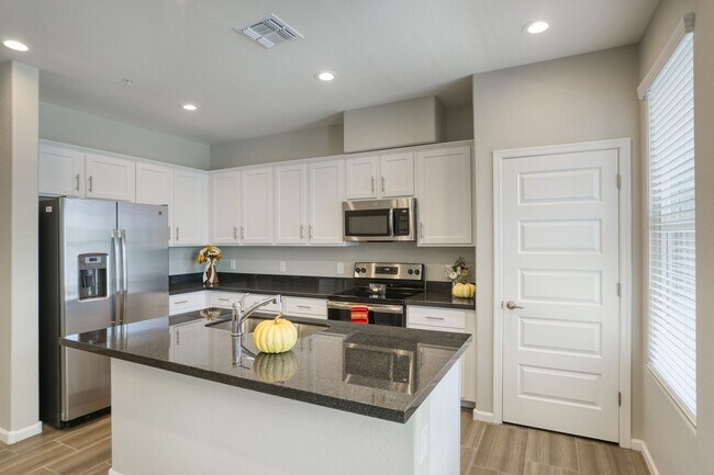 BB Living Val Vista - 4