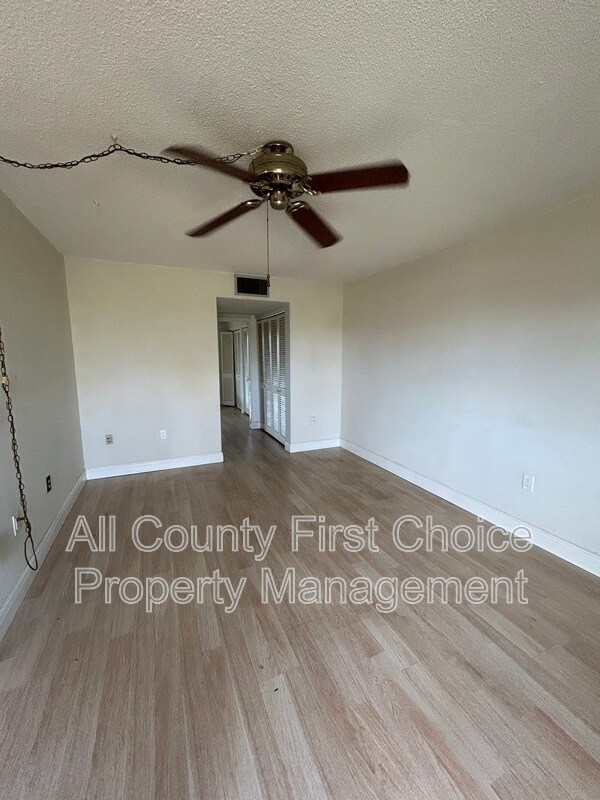 Foto del edificio - 951 79th Ave N