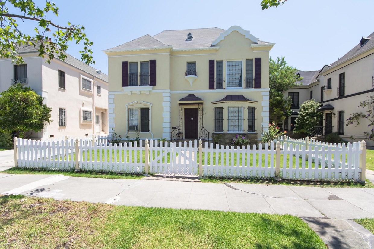 Front - 1218 S Alfred St