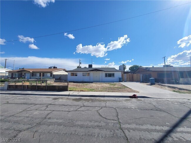 Foto del edificio - 3749 Ponderosa St