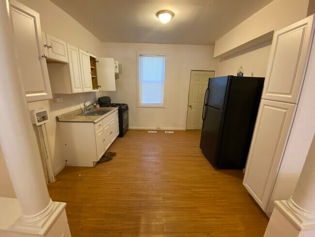 Building Photo - 2022 E Preston St