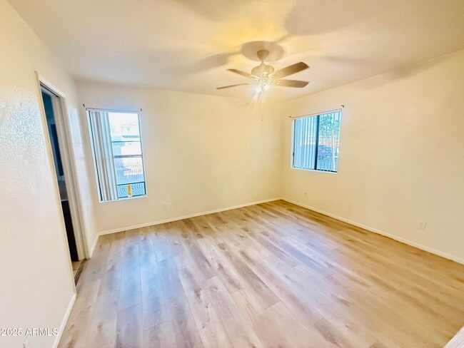 Foto del edificio - 1125 E Broadway Rd