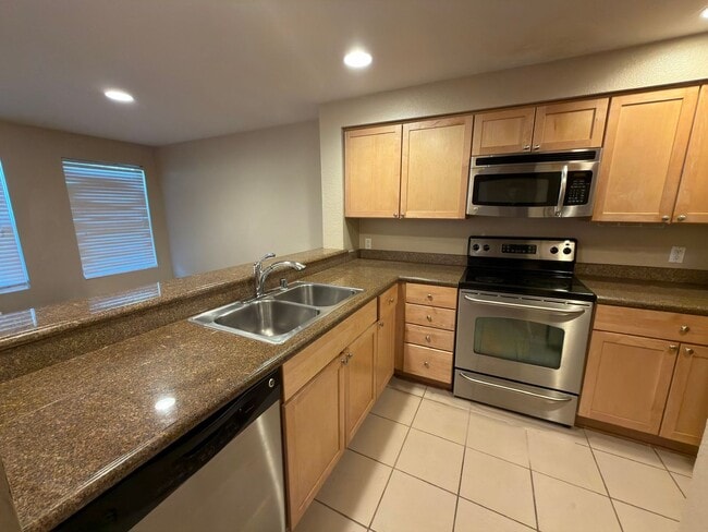 Building Photo - Cozy Beacon Hill Condo Near Downtown & Light Rail