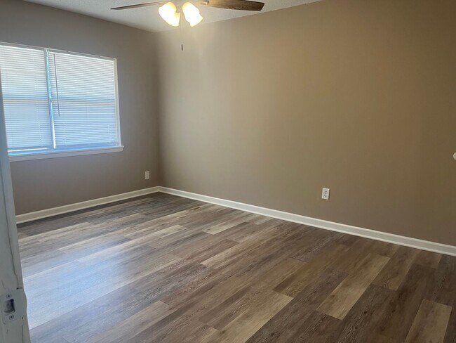 Foto del edificio - Spacious 4 bedroom 1.5 bath house