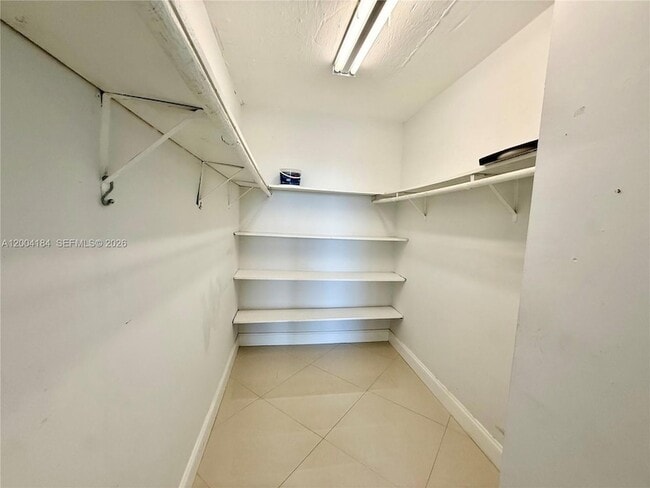 Foto del edificio - 2350 NE 135th St