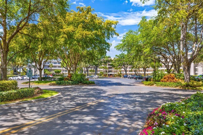 Building Photo - 3960 Oaks Clubhouse Dr