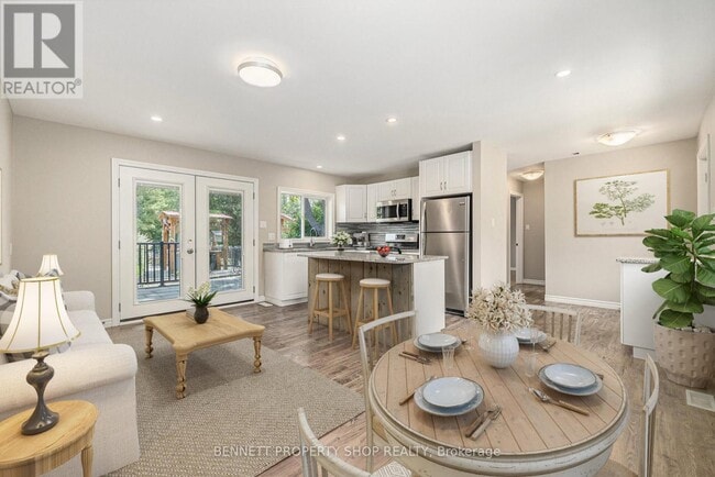 Building Photo - 579 Peneshula Rd