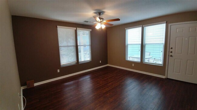Building Photo - 113 Rush Haven