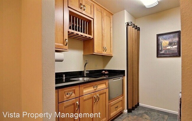 Building Photo - 2 br, 1 bath House - 6105 N 16th St N202