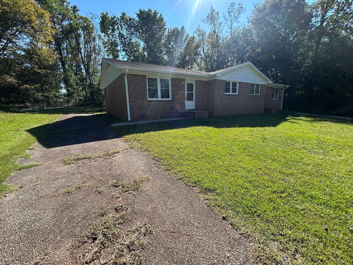Foto principal - 137-137 Pisgah Dr
