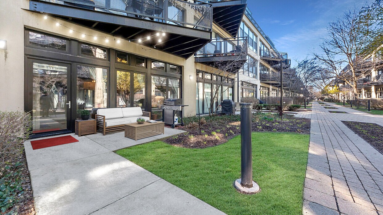 Foto principal - 1070 W 15th St
