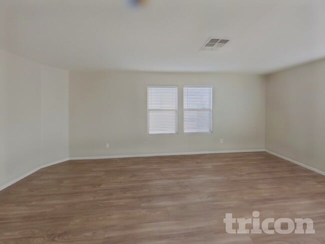 Building Photo - 39989 W Catherine Dr