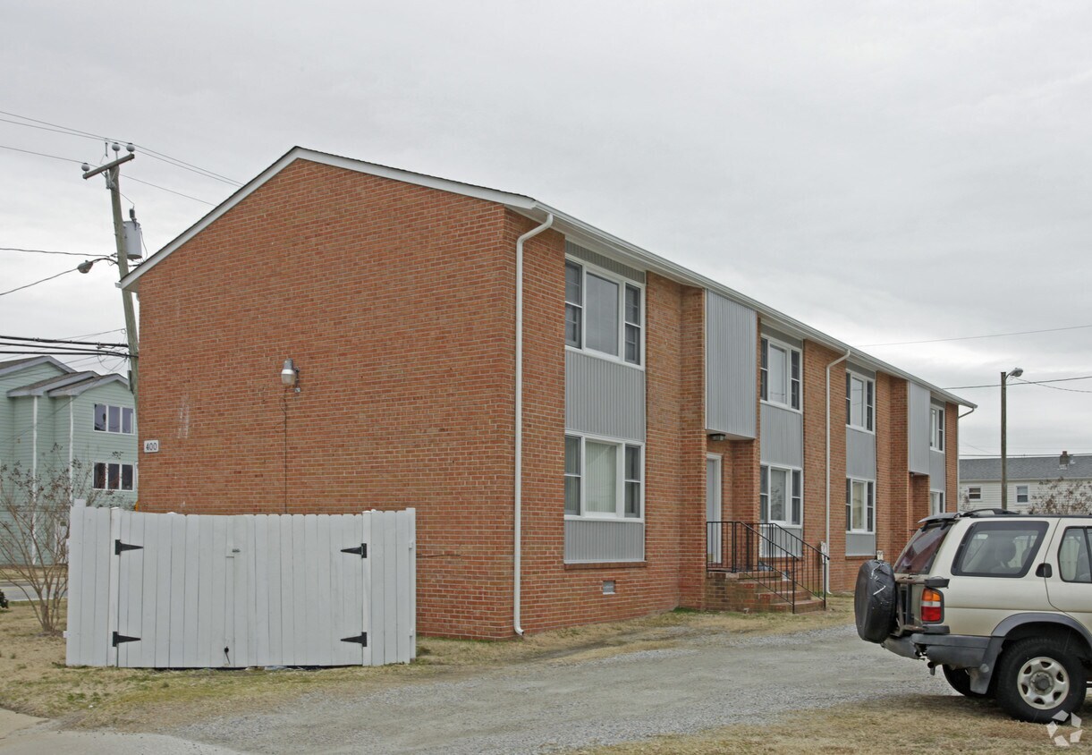 Primary Photo - Shoreline Apartments