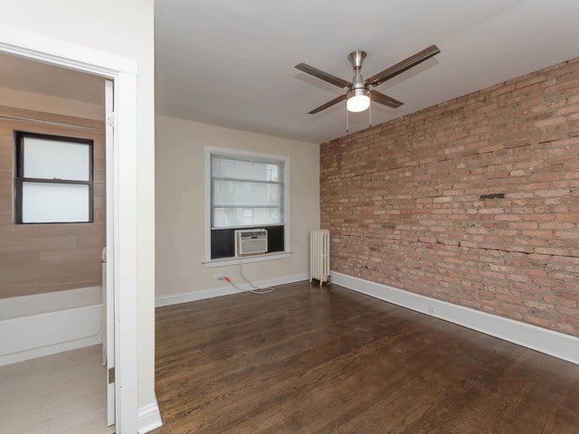 Building Photo - 915 W Schubert Ave