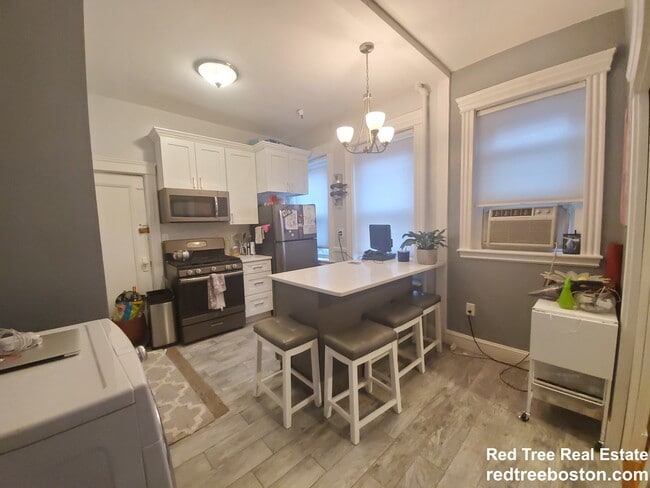 Building Photo - 72 Strathmore Rd