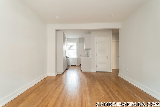 Building Photo - 17a Forest St