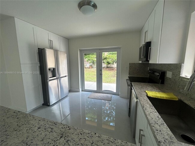 Building Photo - 20627 NE 9th Pl