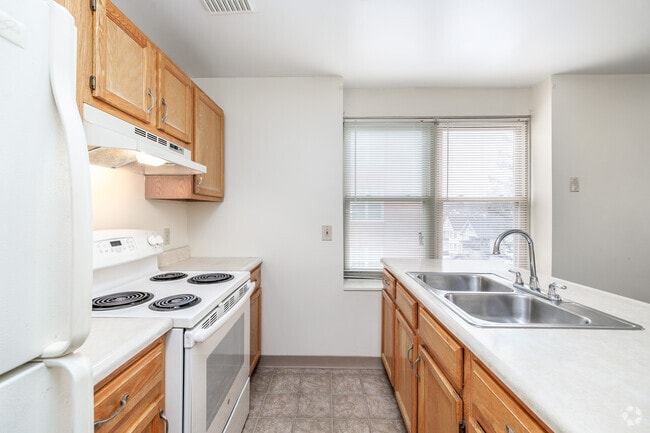 2BR, 1BA - 900SF - Kitchen - Steinhorst Square (Senior/ Income Restricted)