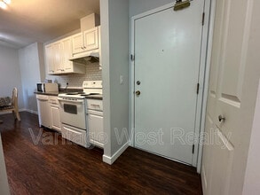 Building Photo - 3160-3160 De Montreuil Ct