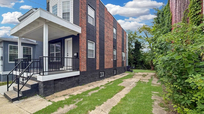 Building Photo - 265 S Hilton St