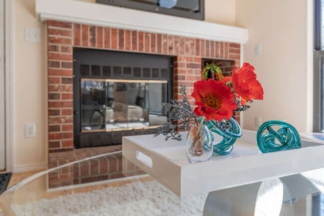 Building Photo - Online for roommate application ONLY