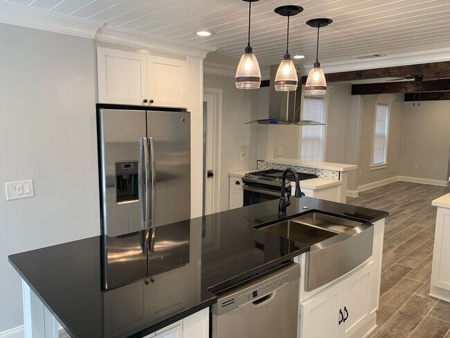 Foto del edificio - Beautifully renovated home!