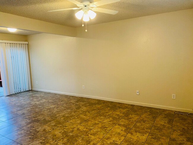 Building Photo - Gated Community Close to Hwy 99 & Shopping