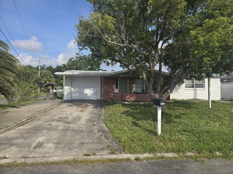 Foto principal - "Charming 2-Bed, 2-Bath Retreat on Pegasus...