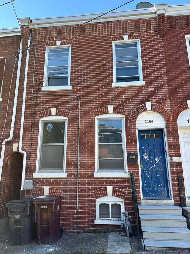 Fully renovated 3 bed, 1 bath townhome - Fully renovated 3 bed, 1 bath townhome